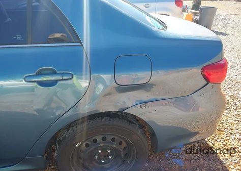 2013 Toyota Corolla Le z USA, uszkodzony, nr VIN 5YFBU4EE2DP208661